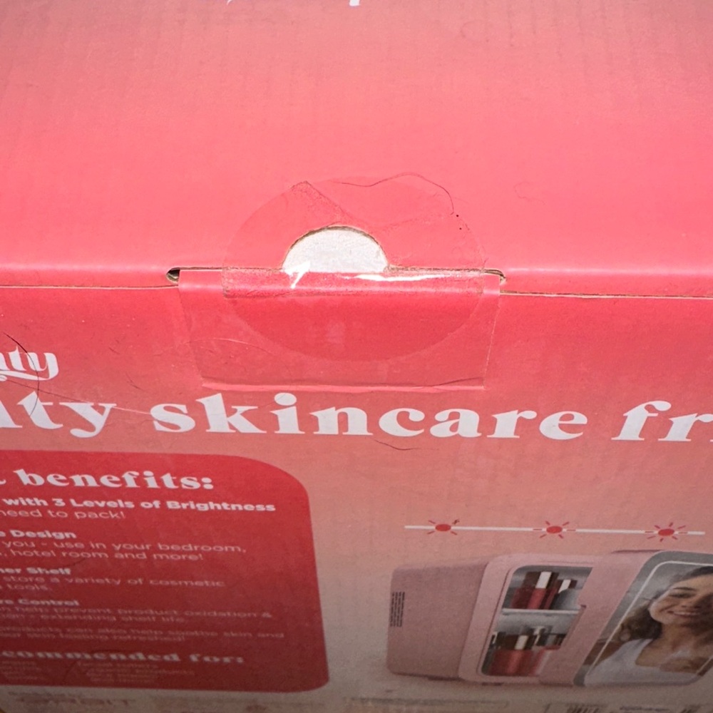Aura Beauty Skincare Refrigerator w/LED   Mirror Skincare, Makeup & Cosmetics - Picture 5 of 7